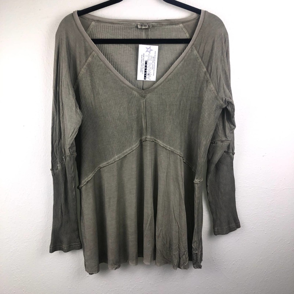 Women's V-Neck Long Sleeve Top in Olive